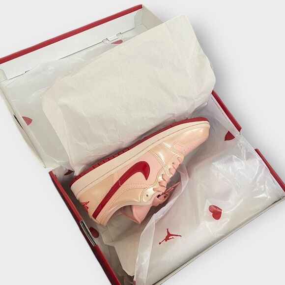 Nike Air Jordan 1 SE Low Patent "Valentine's Day’ HF3174 600 Womens size 8.5 New - Picture 11 of 12